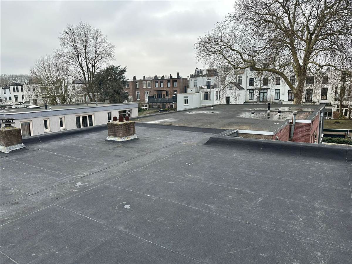 Nieuw dakbeschot met bitumen dakbedekking
